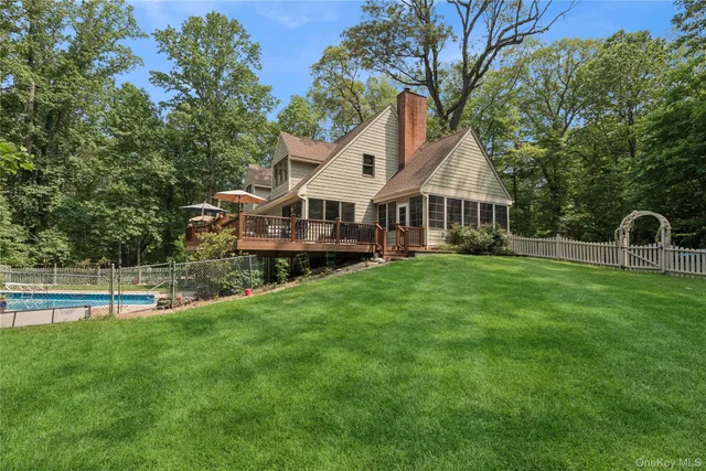 $1,399,999 | 23 Bacon Road, St. James, NY 11780