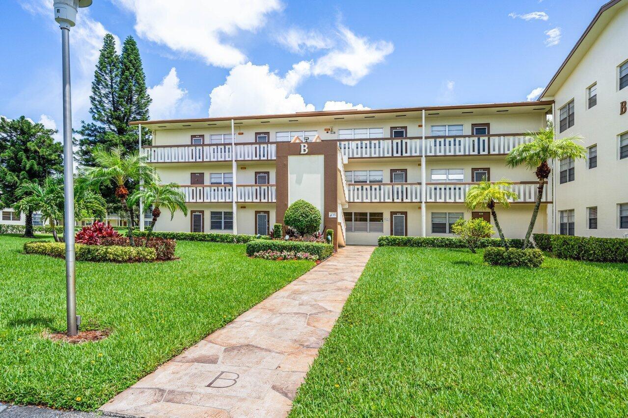 74 Mansfield A Boca Raton, FL 33434 - Photo 2 of 32 20240717132700829313000000-o