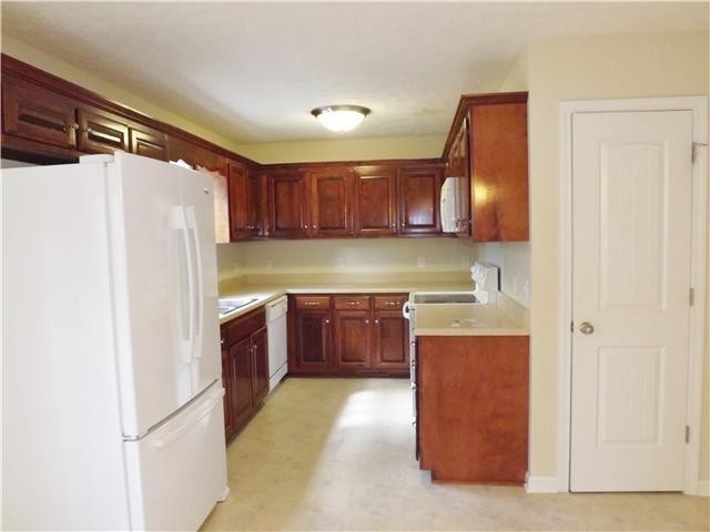 310 Indian Springs Circle Manchester, TN 37355 - Photo 12 of 31 a kitchen with stainless steel appliances a refrigerator and a stove