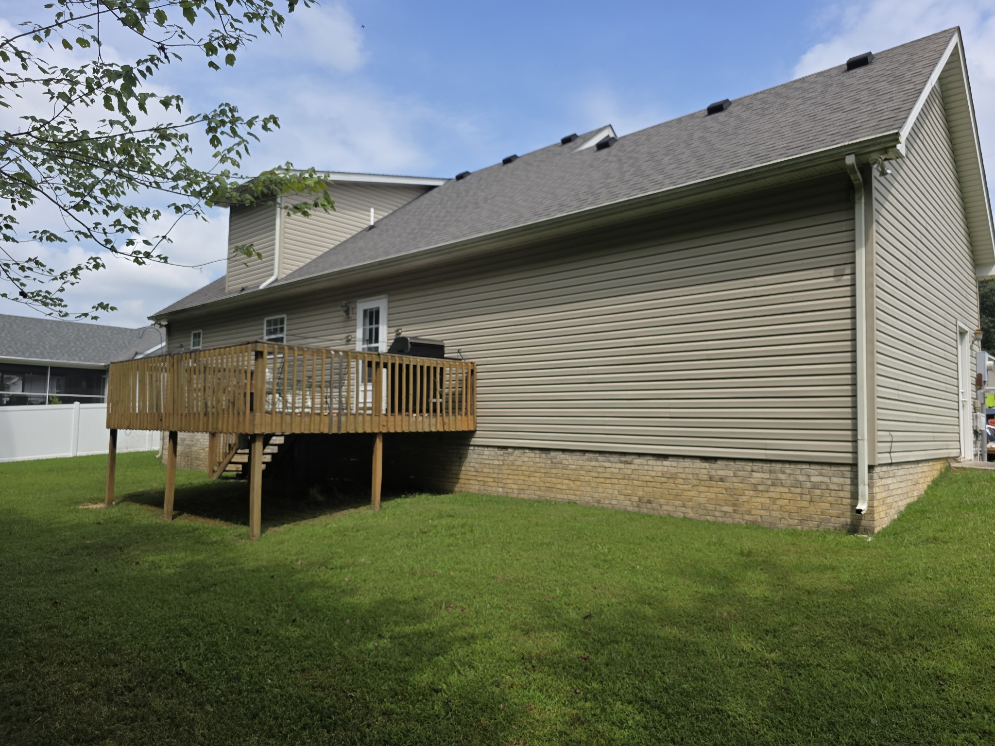 310 Indian Springs Circle Manchester, TN 37355 - Photo 28 of 31 a view of a house with a yard and sitting area