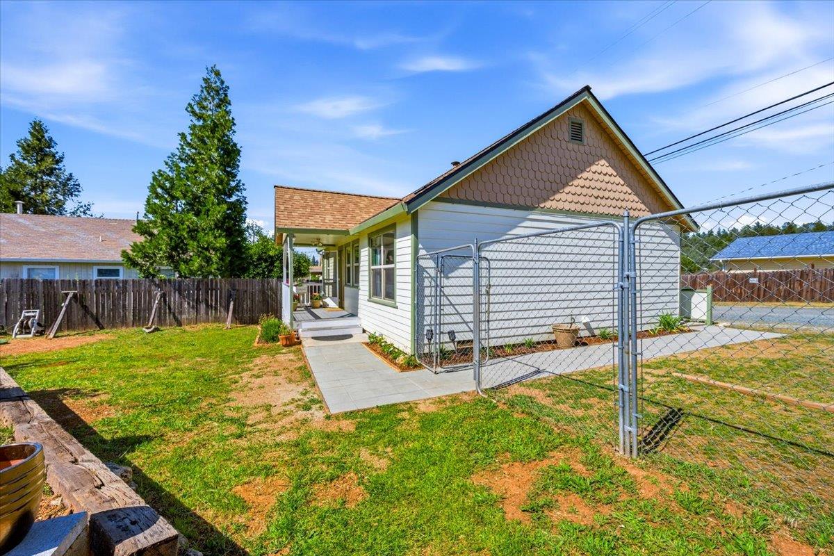 232 Upper Slate Creek Road Grass Valley, CA 95945 - Photo 26 of 48 a view of backyard of house