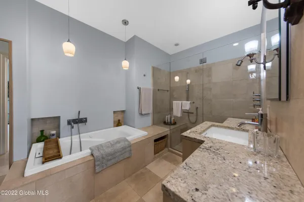 $3,250 | 21 Park Place, Unit 1, Saratoga Springs, NY 12866