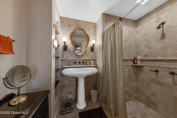 $3,250 | 21 Park Place, Unit 1, Saratoga Springs, NY 12866