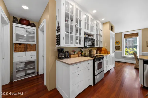 $3,250 | 21 Park Place, Unit 1, Saratoga Springs, NY 12866