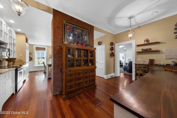 $3,250 | 21 Park Place, Unit 1, Saratoga Springs, NY 12866