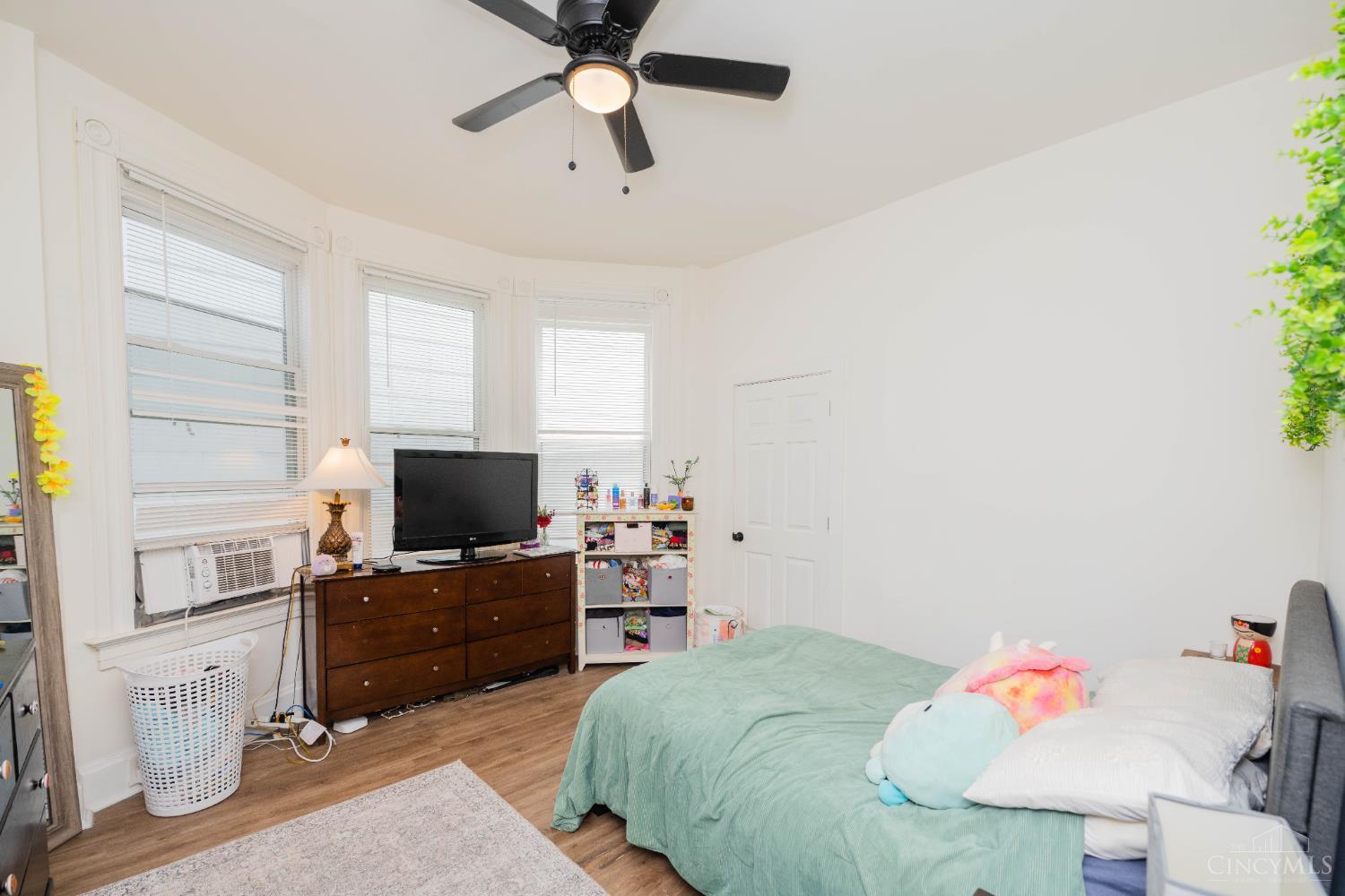 2228 Reading Road Cincinnati, OH 45202 - Photo 7 of 26 Gallery Image 7
