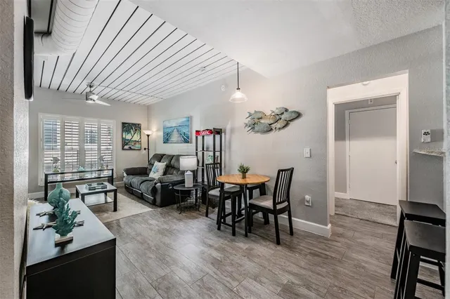 $3,200 | 2410 West Azeele Street, Unit 220, Tampa, FL 33609