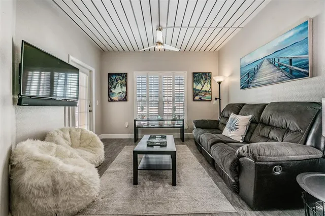 $3,200 | 2410 West Azeele Street, Unit 220, Tampa, FL 33609