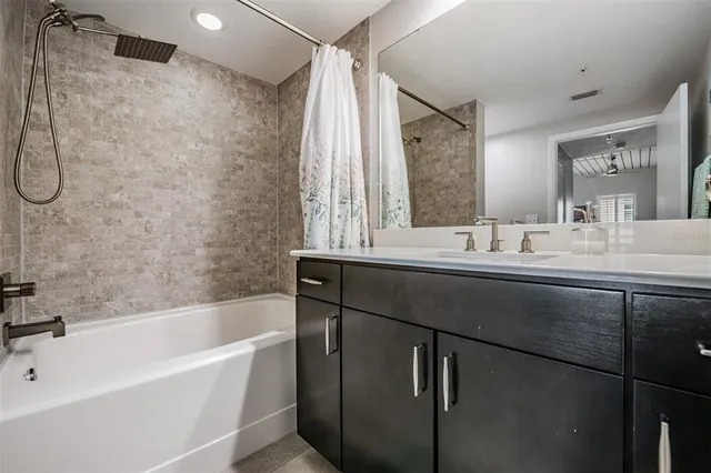 $3,200 | 2410 West Azeele Street, Unit 220, Tampa, FL 33609