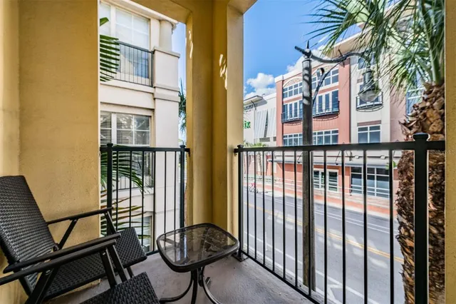$3,200 | 2410 West Azeele Street, Unit 220, Tampa, FL 33609