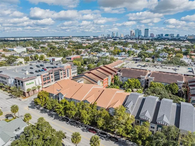 $3,200 | 2410 West Azeele Street, Unit 220, Tampa, FL 33609