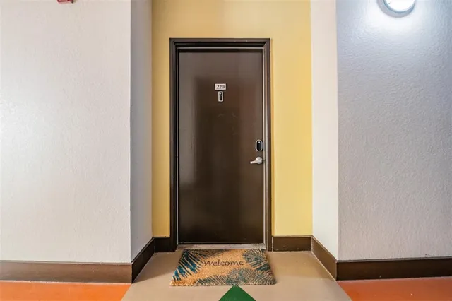 $3,200 | 2410 West Azeele Street, Unit 220, Tampa, FL 33609