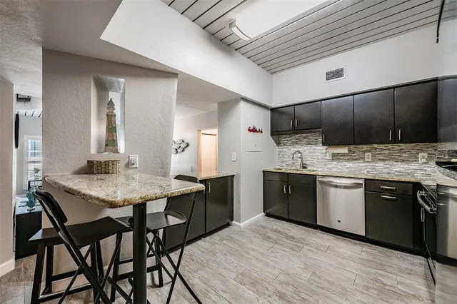 $3,200 | 2410 West Azeele Street, Unit 220, Tampa, FL 33609