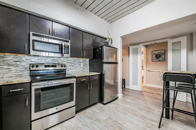 $3,200 | 2410 West Azeele Street, Unit 220, Tampa, FL 33609