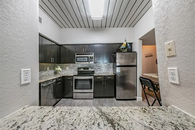 $3,200 | 2410 West Azeele Street, Unit 220, Tampa, FL 33609