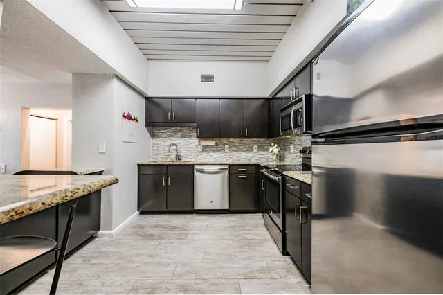 $3,200 | 2410 West Azeele Street, Unit 220, Tampa, FL 33609