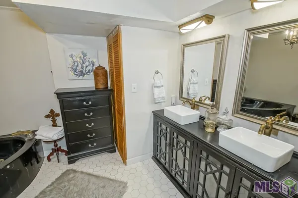 $259,500 | 7634 Oakmount Drive, Baton Rouge, LA 70817
