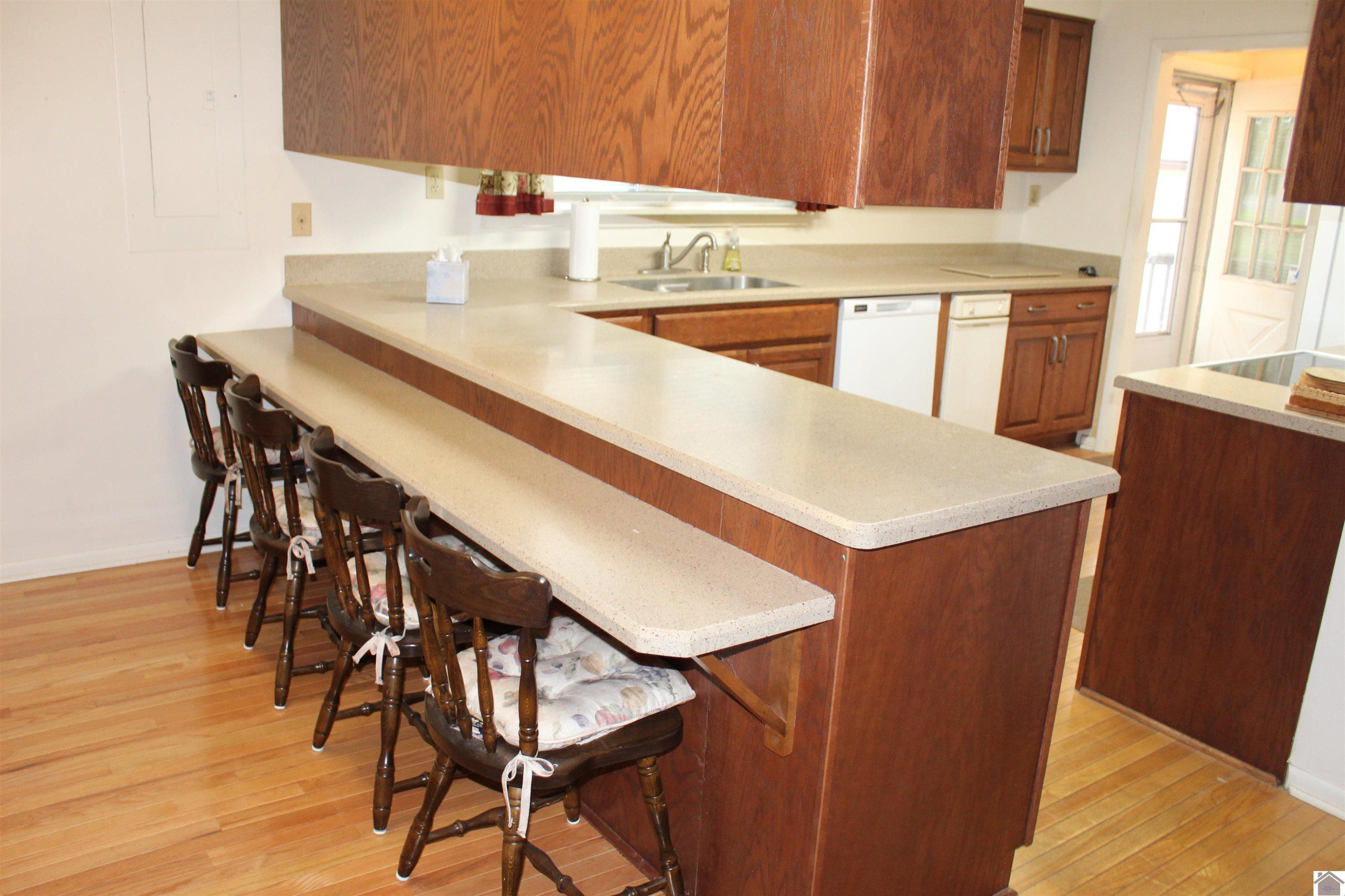 2915 Mayfield Road Paducah, KY 42003 - Photo 20 of 39 Bar