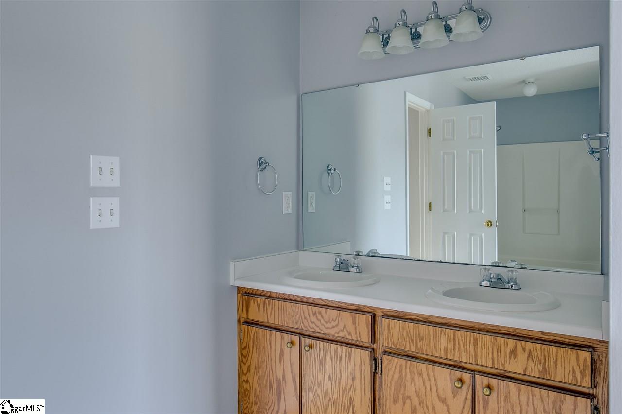 111 Cedar Ridge Lane Simpsonville, SC 29681 - Photo 17 of 34 Gallery Image 17