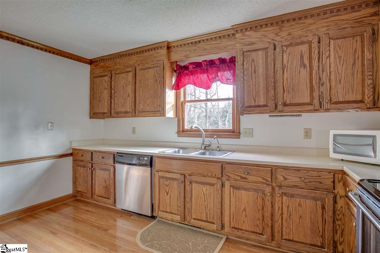 111 Cedar Ridge Lane Simpsonville, SC 29681 - Photo 8 of 34 Gallery Image 8