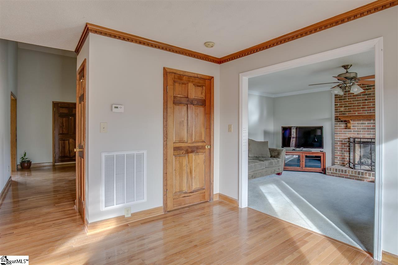 111 Cedar Ridge Lane Simpsonville, SC 29681 - Photo 10 of 34 Gallery Image 10