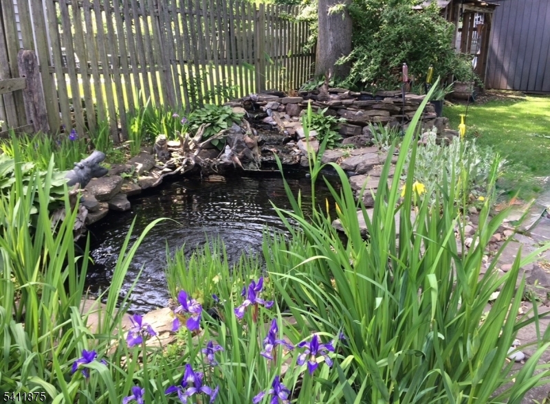 1314 Wood Valley Road Mountainside, NJ 07092 - Photo 40 of 40 a view of a flower in a garden