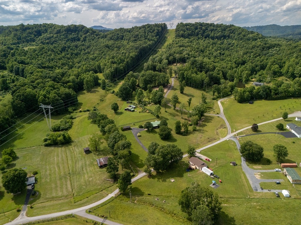 351 Hess Lively Road Mount Hope, WV 25880 - Photo 10 of 55 Gallery Image 10
