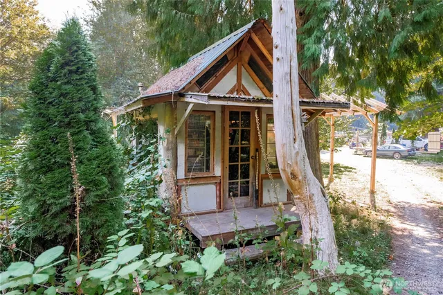 a view of a patio with table and chairs with wooden floor and fence