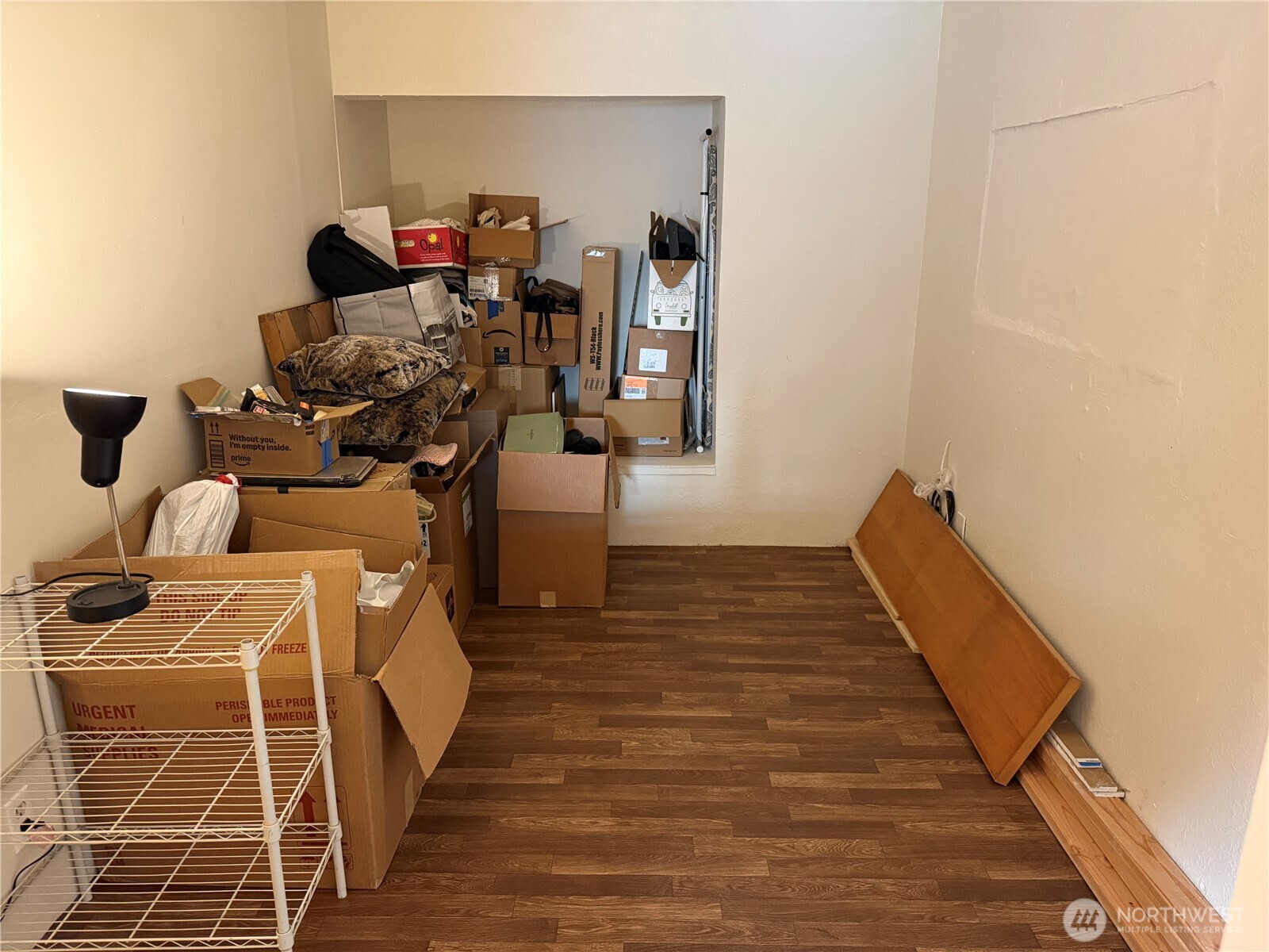 319 East Section Street Mount Vernon, WA 98273 - Photo 19 of 22 a living room with furniture