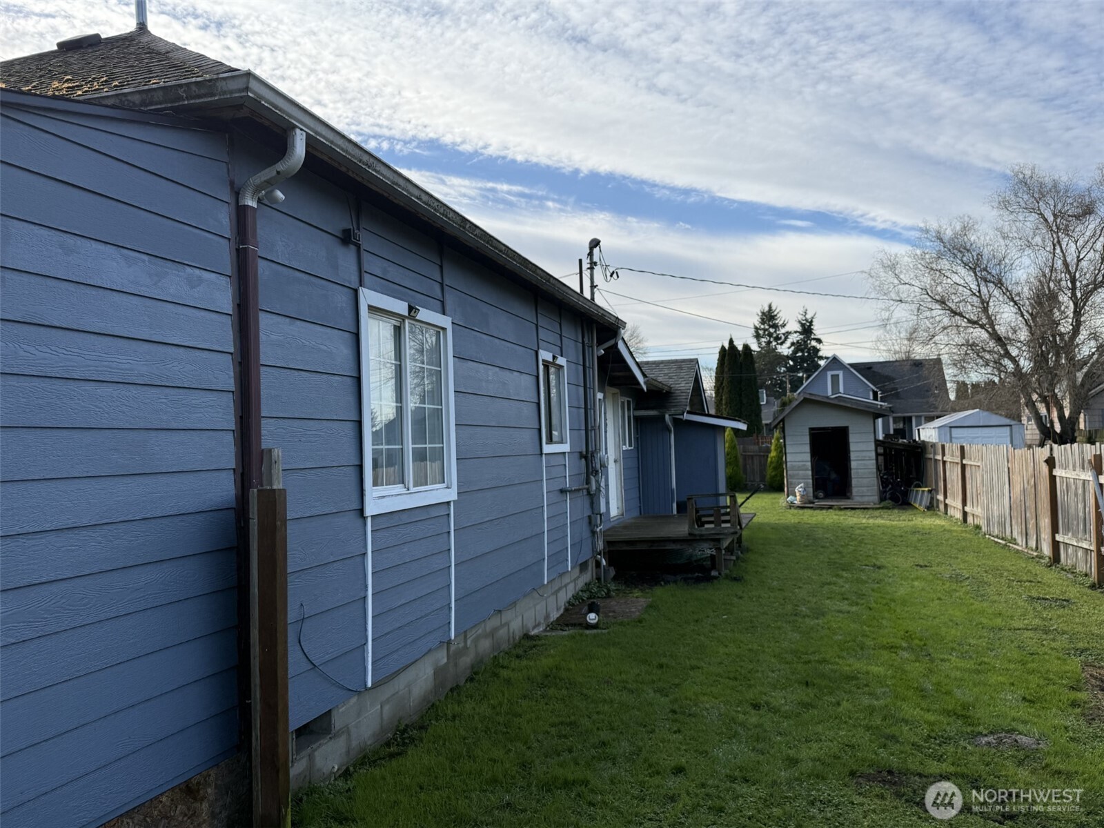 319 East Section Street Mount Vernon, WA 98273 - Photo 2 of 22 a view of backyard of house
