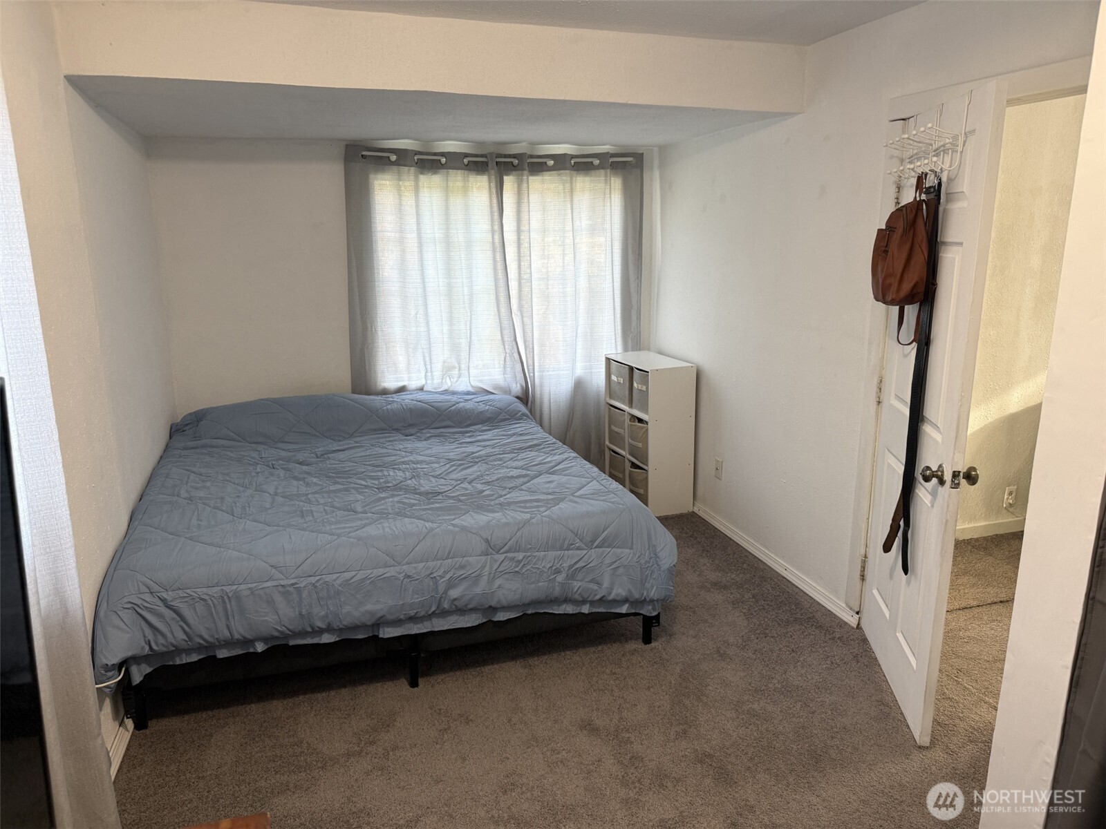 319 East Section Street Mount Vernon, WA 98273 - Photo 7 of 22 a bedroom with a bed and a window