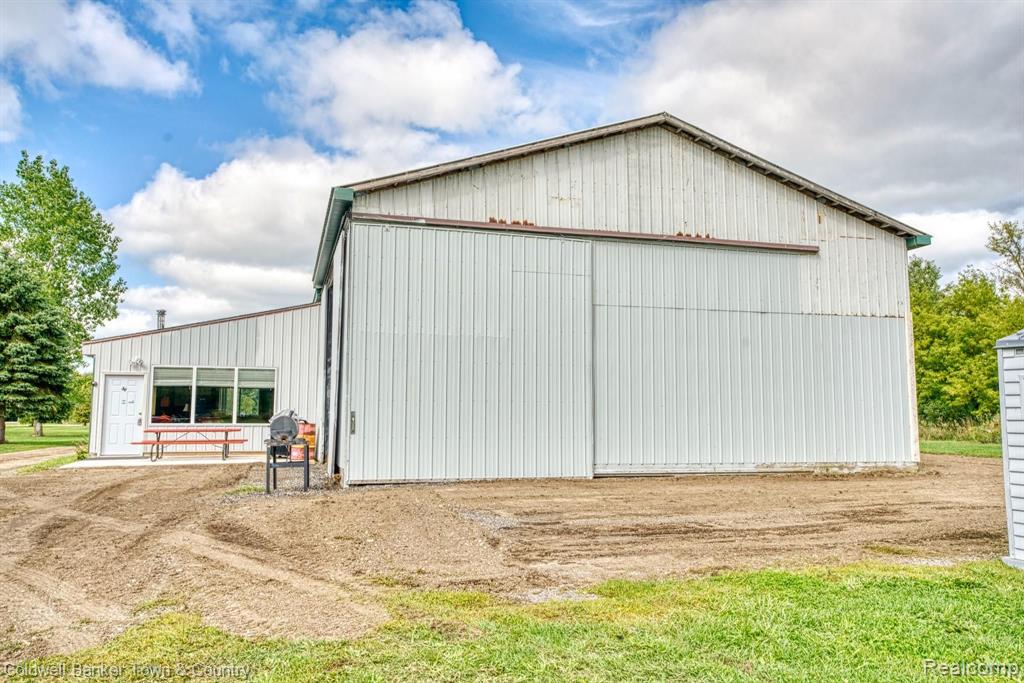 8888 North Robb Road Fowlerville, MI 48836 - Photo 23 of 32