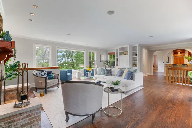 $1,149,500 | 3760 Gilgare Lane, Highland Park, IL 60035