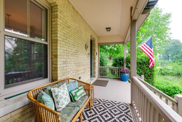 $1,149,500 | 3760 Gilgare Lane, Highland Park, IL 60035