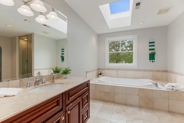 $1,149,500 | 3760 Gilgare Lane, Highland Park, IL 60035