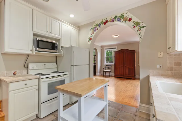 $1,149,500 | 3760 Gilgare Lane, Highland Park, IL 60035