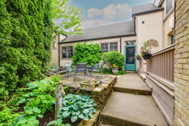 $1,149,500 | 3760 Gilgare Lane, Highland Park, IL 60035