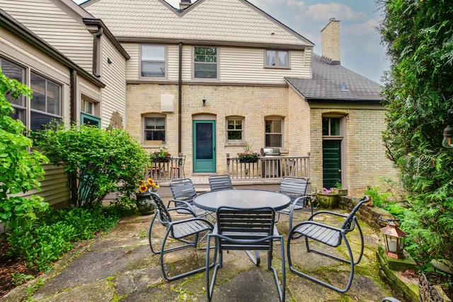 $1,149,500 | 3760 Gilgare Lane, Highland Park, IL 60035