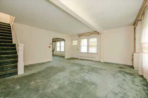 $998,000 | 4634 Iris Lane, Great Neck, NY 11020