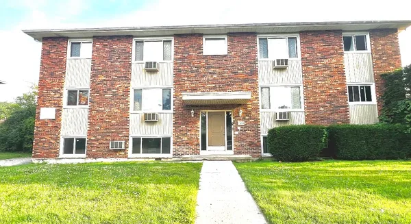 $1,575 | 1355 Abbott Drive, Unit 3, Elgin, IL 60123