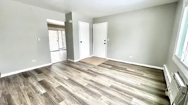 $1,575 | 1355 Abbott Drive, Unit 3, Elgin, IL 60123