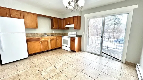 $1,575 | 1355 Abbott Drive, Unit 3, Elgin, IL 60123