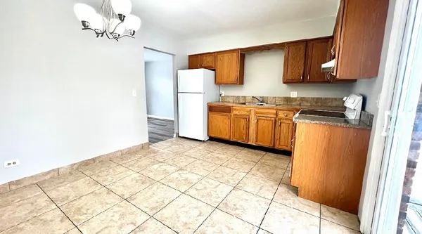 $1,575 | 1355 Abbott Drive, Unit 3, Elgin, IL 60123