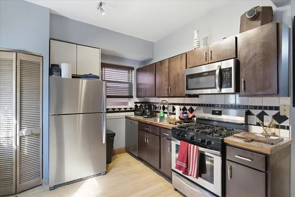 $985,000 | 2016 West Charleston Street, Chicago, IL 60647