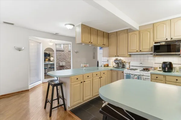 $985,000 | 2016 West Charleston Street, Chicago, IL 60647