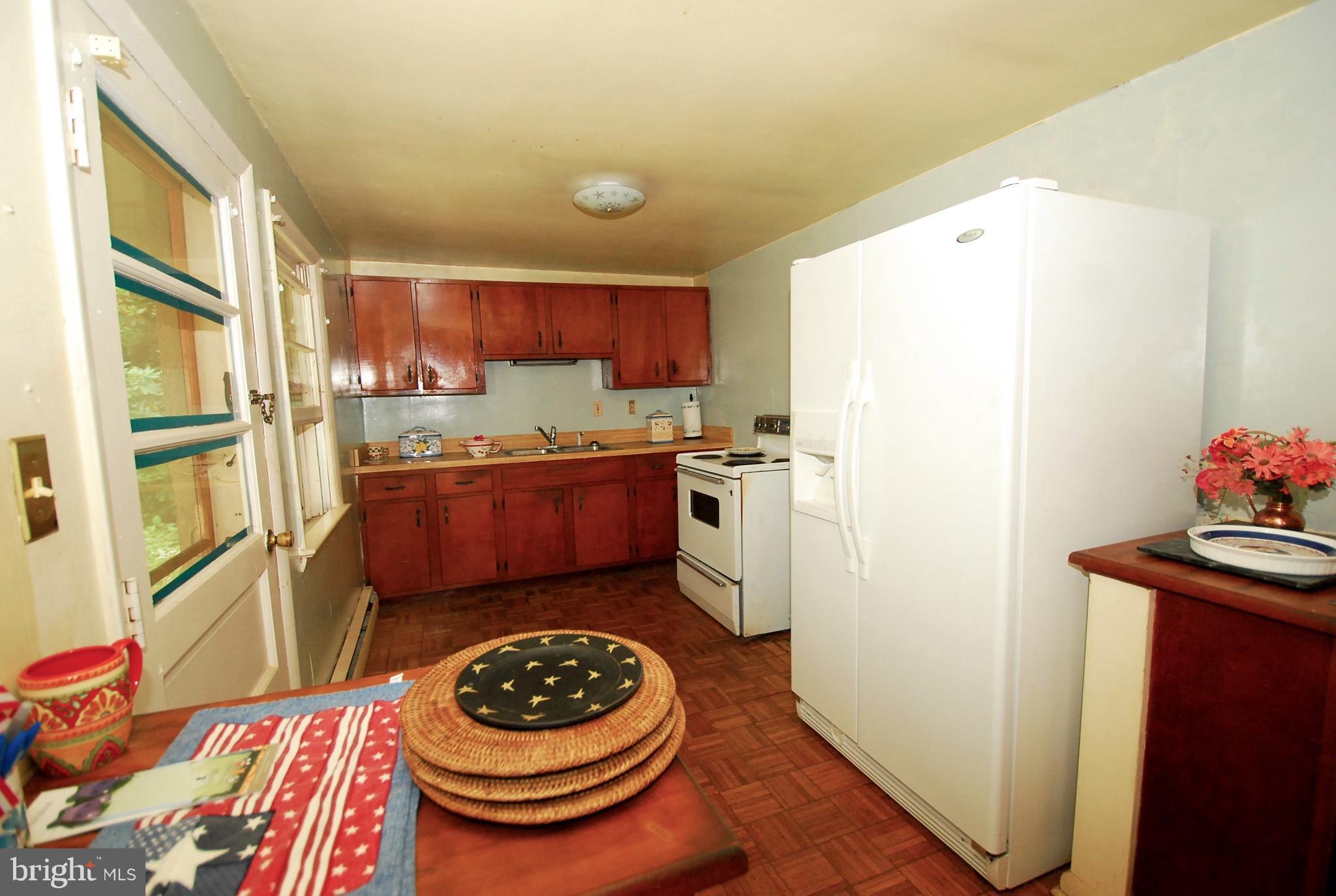 16205 Frederick Road Lisbon, MD 21797 - Photo 4 of 14 Cozy country kitchen