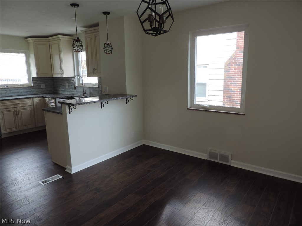 6114 Manchester Road Parma, OH 44129 - Photo 9 of 25