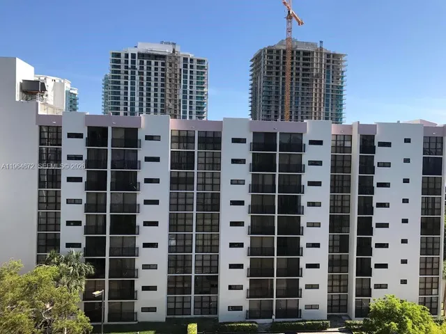 $2,400 | 16919 North Bay Road, Unit 816, Sunny Isles Beach, FL 33160