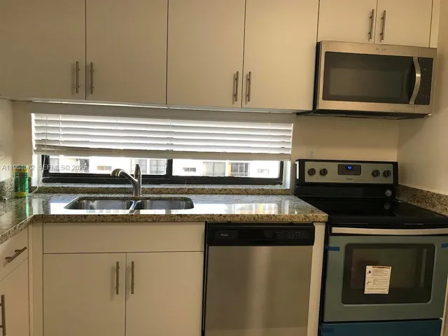 $2,400 | 16919 North Bay Road, Unit 816, Sunny Isles Beach, FL 33160