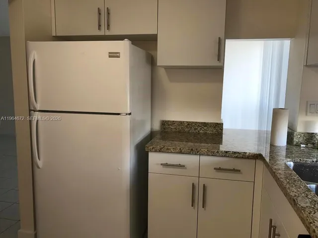 $2,400 | 16919 North Bay Road, Unit 816, Sunny Isles Beach, FL 33160